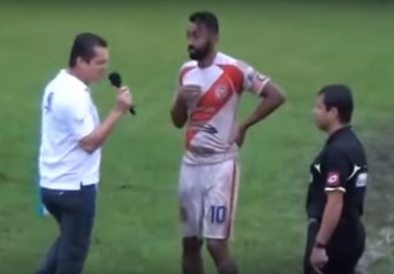 A commentator ejected from a match in Costa Rica after insulting the referee apparently called him "terrible"