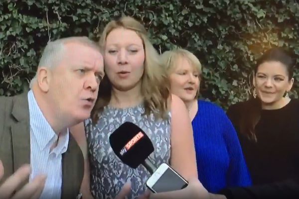Chelsea fan sings José Mourinho song on the TV coverage of the racing at Ascot