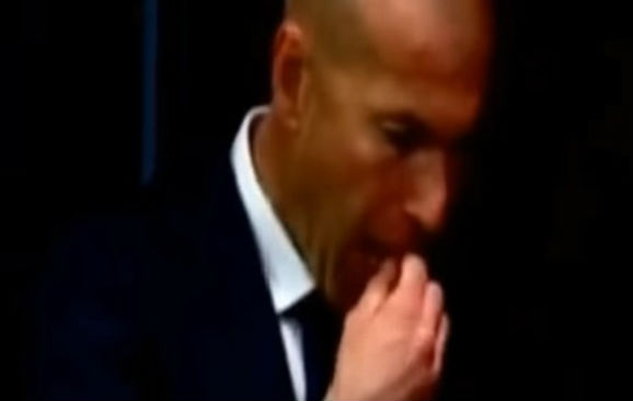 Zinedine Zidane stuck his gum under a press table after Barcelona 1-2 Real Madrid