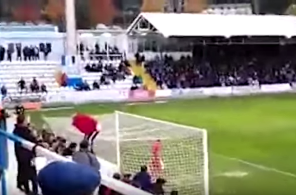 An Alcoyano fan moons Hércules's penalty taker, causing him to miss
