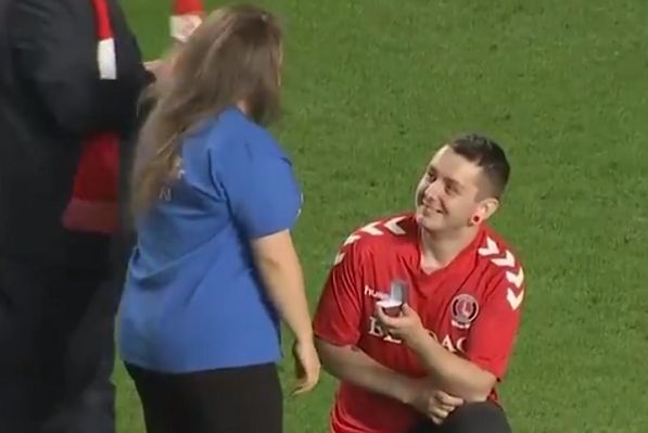 Charlton fan proposes to AFC Wimbledon fan at half-time of their Checkatrade Trophy clash