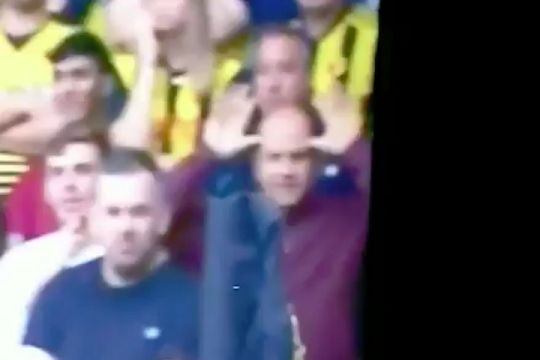 Watford fan makes a funny face at Ashley Young during Man Utd's 2-1 win at Vicarage Road