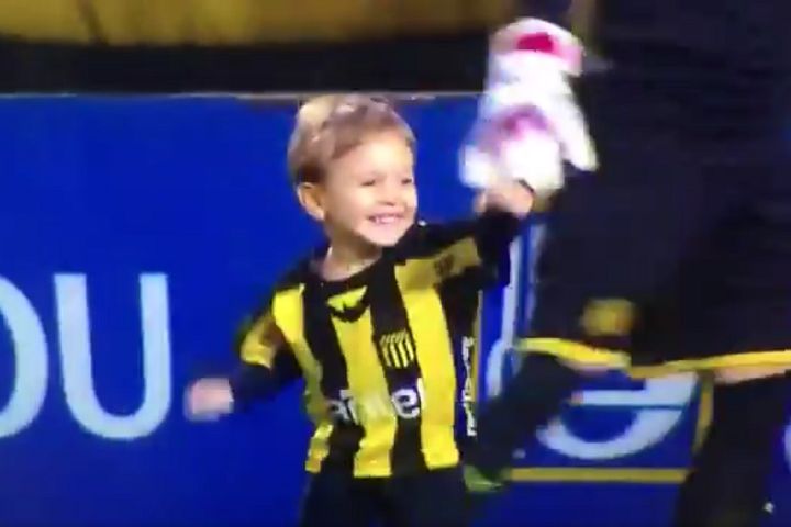 Young boy scores goal on pitch at Peñarol before kick-off in 2-2 with Racing
