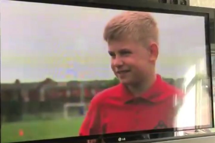 Manchester United fan says he doesn't have a favourite player because "they're all rubbish" on ITV News
