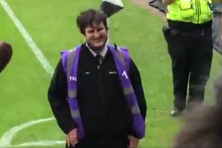 Bradford fans sing at Harry Maguire lookalike steward at Grimsby
