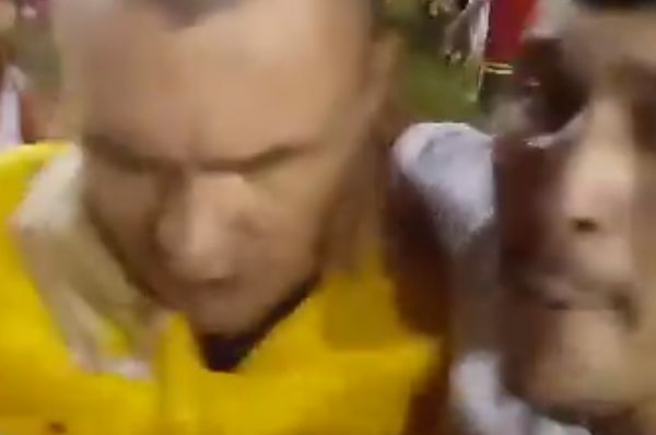 Náutico fan kisses referee after award of controversial penalty against Paysandu