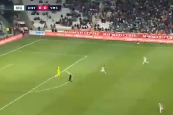 Konyaspor goalkeeper Serkan Kırıntılı handles the ball outside the penalty area, earning a red card