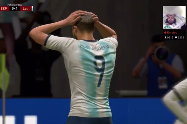 Man City's Sergio Agüero misses shot as himself while streaming his game of FIFA 20