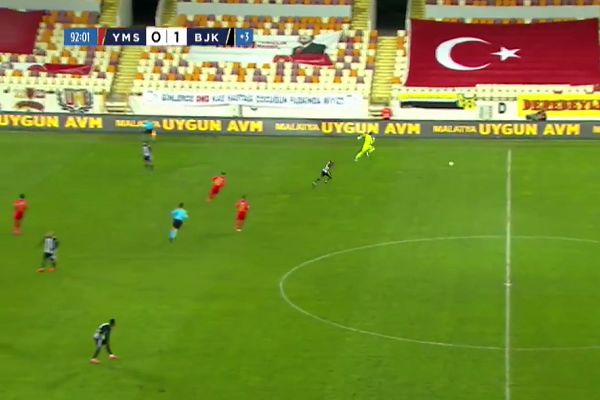Yeni Malatyaspor goalkeeper Ertaç Özbir runs with ball into Beşiktaş half during Süper Lig game
